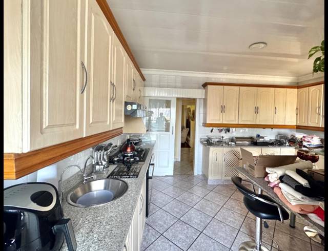 4 BEDROOM HOUSE FOR SALE IN WINCHESTER HILLS